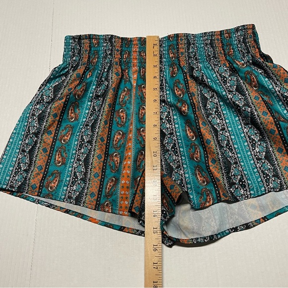 Women's Multicolor Paisley Patterned Shorts - Picture 6 of 8